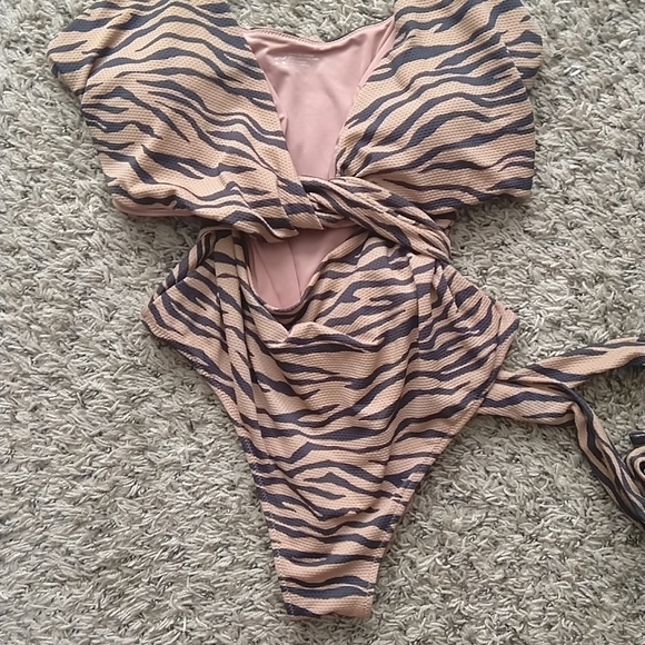 Aerie Pique Animal Print Wrap One Piece Swimsuit sz XXL - Picture 4 of 9